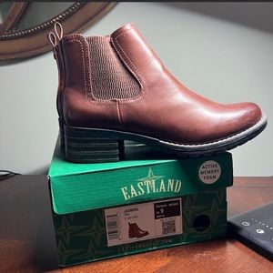 Eastland Jasmine Chelsea boot
